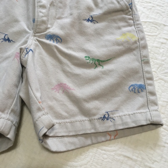 18-24m (6/$20) Cream Cotton Dinosaur-Print Casual Shorts - Picture 2 of 6